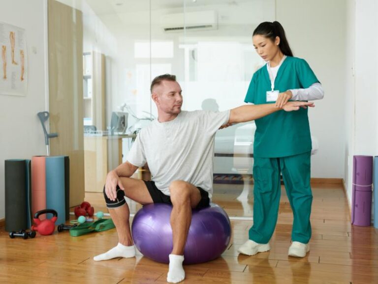 How Physical Therapists & PTAs Aid Your Healing Success
